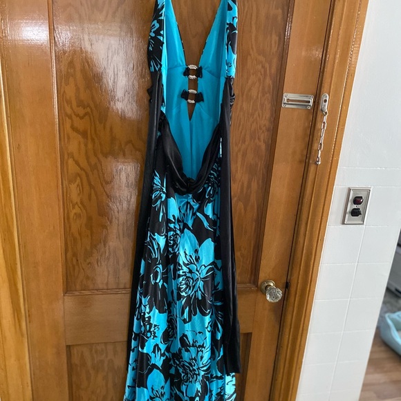 Prom dress - Picture 3 of 3